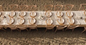 Outdoor dining - Historic Cascina with 10 rooms (Montaldo Bormida)