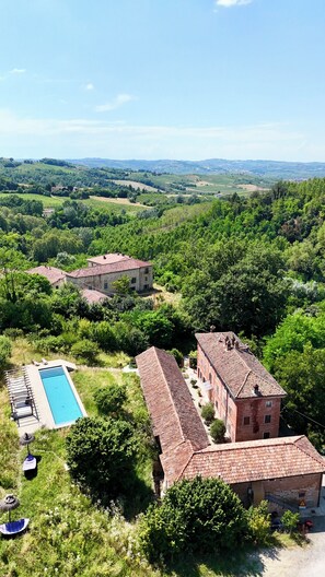Exterior - Historic Cascina with 10 rooms (Montaldo Bormida)