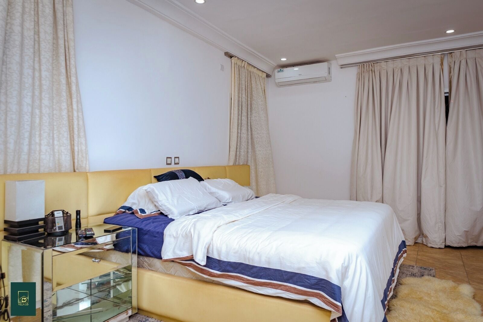 4 bedrooms, iron/ironing board, WiFi