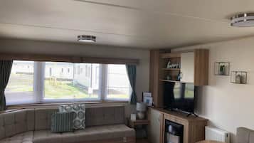 Cabin | Living room | 30-inch TV with digital channels