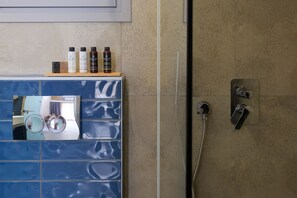Shower, hair dryer, bathrobes, slippers - Akrolithos luxury suites (Nea Propontida)