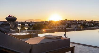 Akrolithos luxury suites