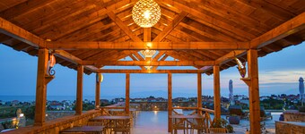 Akrolithos luxury suites