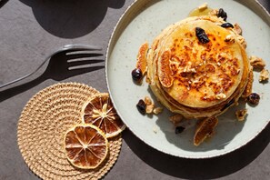 Termasuk sarapan pesanan masak setiap hari 