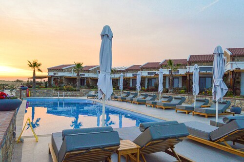 Akrolithos luxury suites