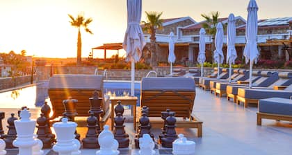 Akrolithos luxury suites