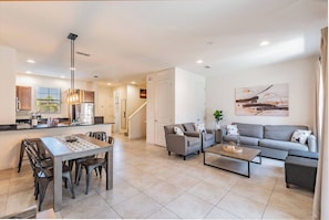 Dining - 2BR Villa Near Disney + Resort Amenities (Kissimmee)