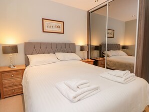 Cottage | 2 bedrooms, individually decorated, individually furnished, free WiFi