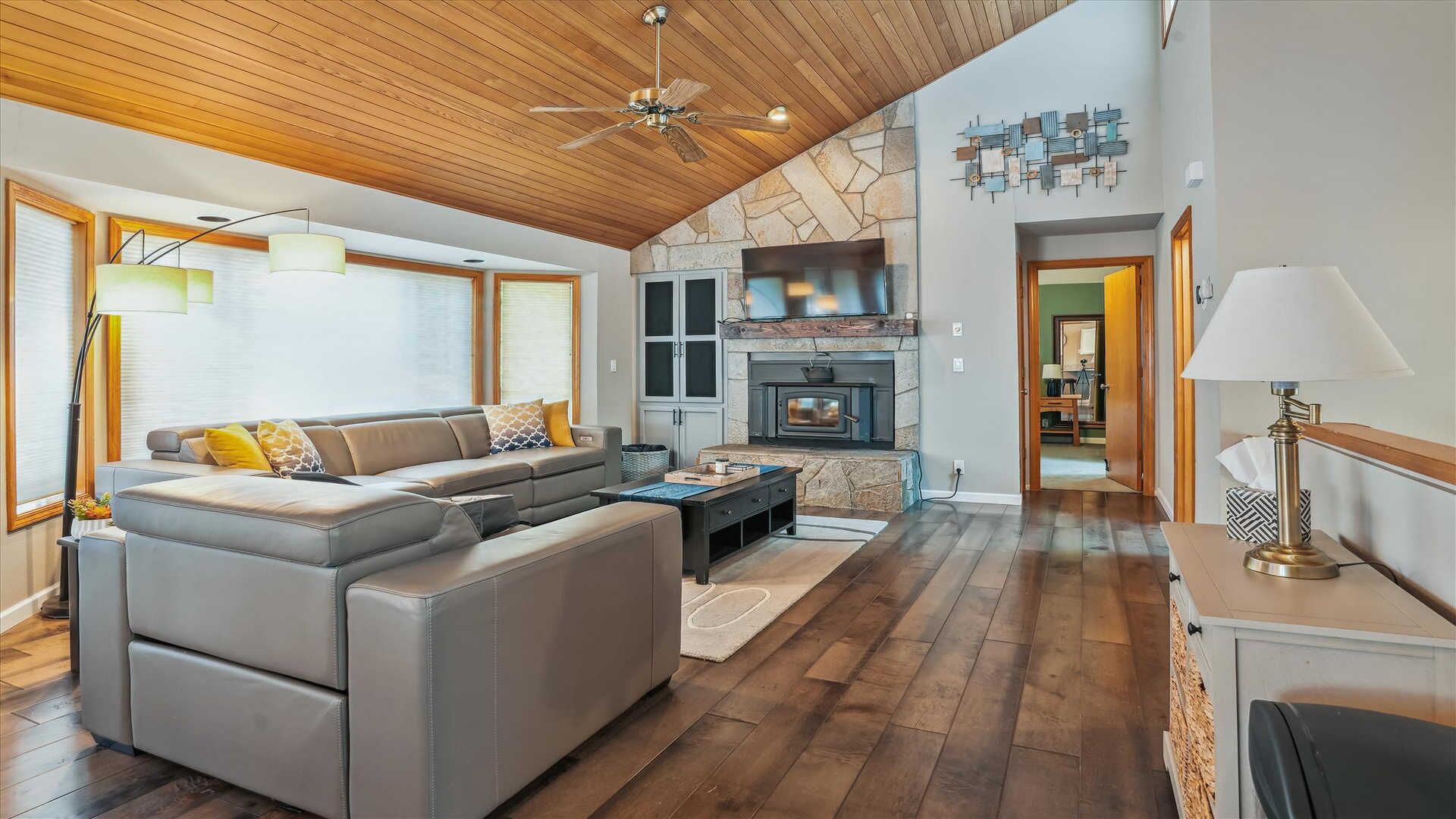 20 Lassen Lane-Sunriver, Oregon: Hot Tub, BBQ, WiFi, SHARC Aquatics, Tubing Hill, Mt. Bachelor, Golf, Deschutes River, Tennis, Bike Paths