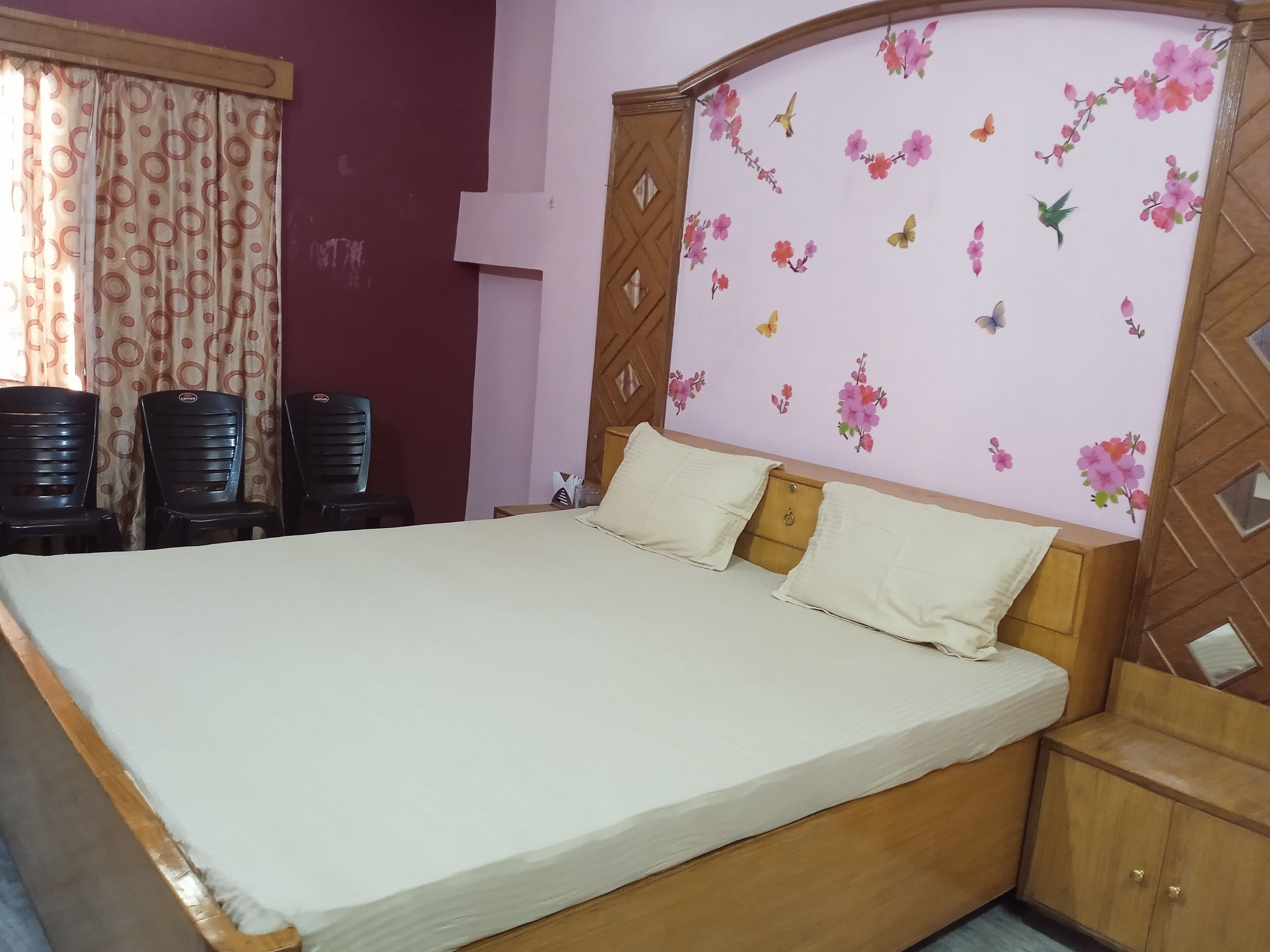 5 minutes to the JAY PRABHA MEDANTA HOSPITAL  ! Family-sized room