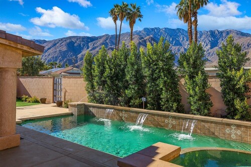 Villa Grand Prix - Sun-Drenched Poolside Bliss & Exclusive Courtyard