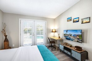 4 bedrooms, desk, iron/ironing board, free WiFi - Palm Springs Blue Lagoon - Sun, Fun & Tranquility—Book Your Palm Springs Paradise Today! (Palm Springs)