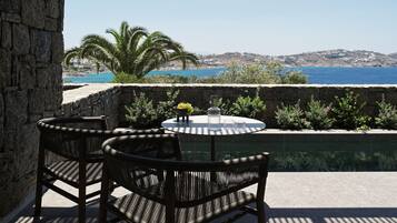 Suite – deluxe, privat basseng, sjøutsikt | Terrasse/patio