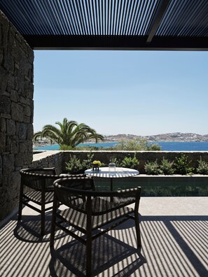 Suite Deluxe, piscine privée, vue mer | Terrasse/Patio