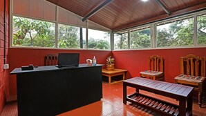 Reception - Hotel Allaranda Homestay (Madikeri)