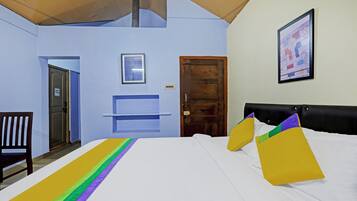 Economy Room | Iron/ironing board