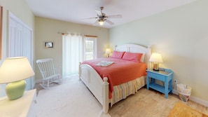 3 bedrooms, iron/ironing board, free WiFi, bed sheets - Lowest priced home in Seagrass 350 steps to Gulf with community pool access (Port St. Joe)
