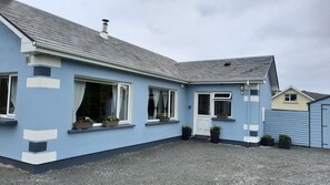 Exterior - Free standing farm cottage,  2 minute drive to Clifden town. (Clifden)