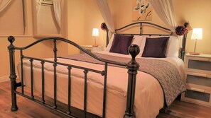 2 bedrooms, iron/ironing board, free WiFi, bed sheets - Free standing farm cottage,  2 minute drive to Clifden town. (Clifden)