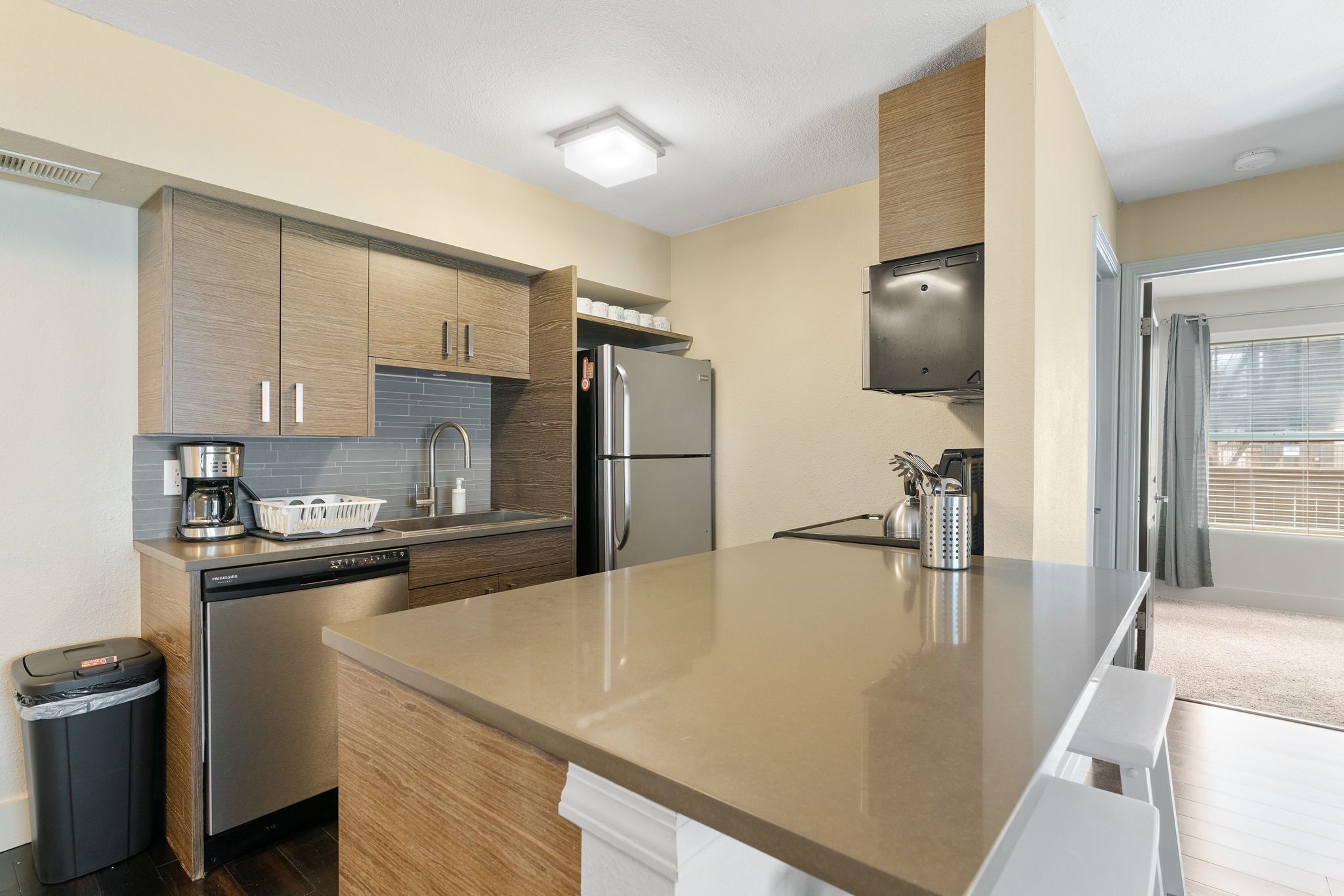 Modern, Clean 2B w/Comfy Queen Beds, Gym,Fast WiFi