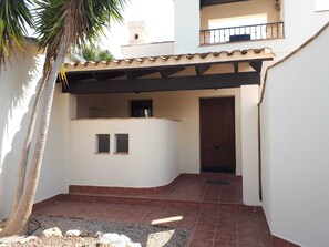 تفاصيل الفندق من الخارج