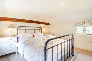 1 habitación, tabla de planchar con plancha y cuna de viaje 