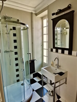 Superior Room | Egyptian cotton sheets, premium bedding, down comforters - 5 Grande Rue (Le Lude)