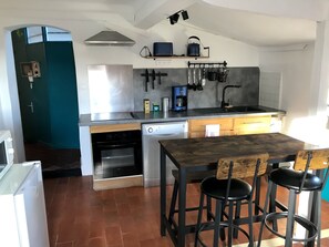 雪櫃、微波爐、焗爐、爐具