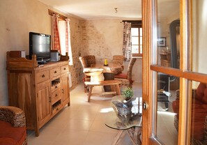 Télévision, cheminée