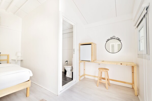 Junior Room | Individually decorated, laptop workspace, free WiFi, bed sheets