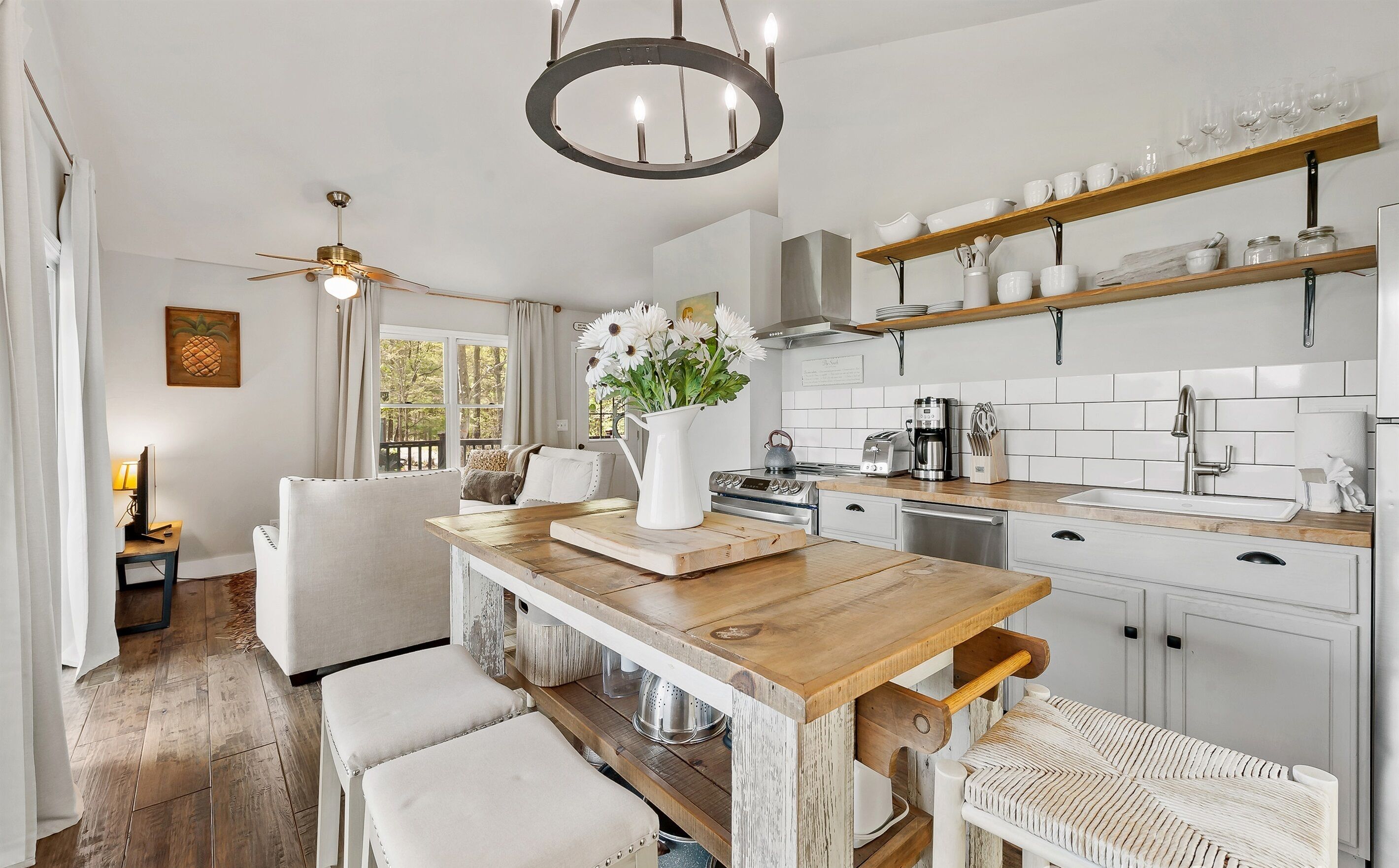 Frigorifero, forno, piano cottura, macchina per tè/caffè