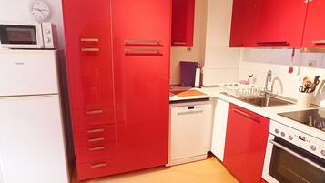 Apartment | Private kitchen | Fridge, microwave, oven, stovetop