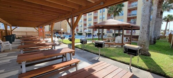 Condo, 1 Bedroom | Outdoor dining