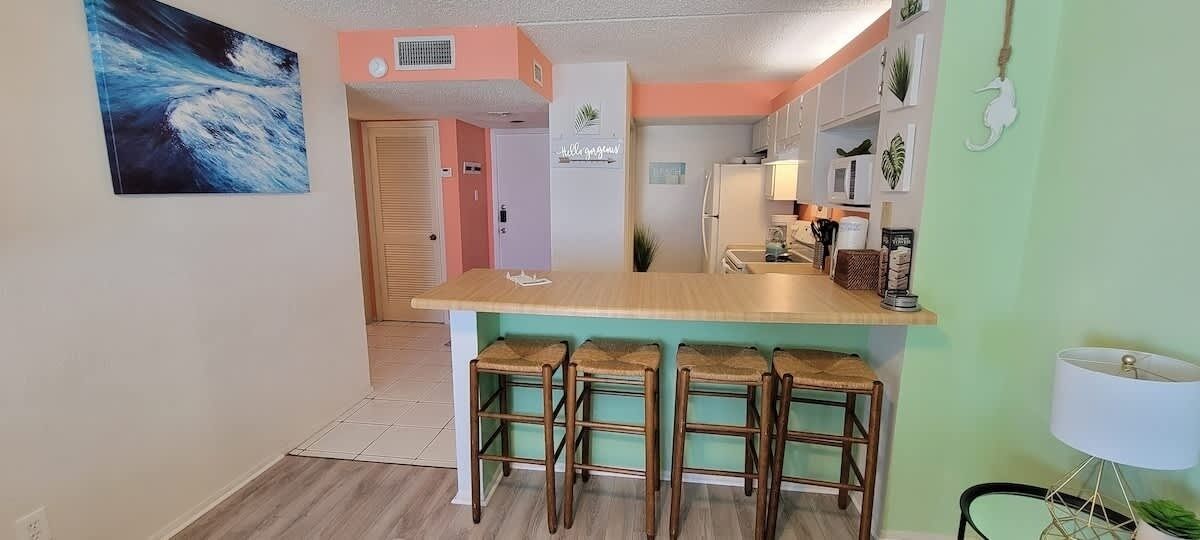 Condo, 1 Bedroom | Private kitchen | Fridge, oven, coffee/tea maker, toaster