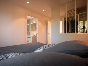 2 chambres, fer et planche à repasser, Wi-Fi, draps fournis