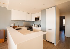 Micro-ondes, four, plaque de cuisson, lave-vaisselle