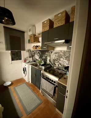 Réfrigérateur, four, plaque de cuisson, lave-vaisselle