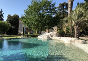 Outdoor pool, a heated pool - Château de Forbin, at the gateway to the calanques between Cassis and Marseille (Marseille)