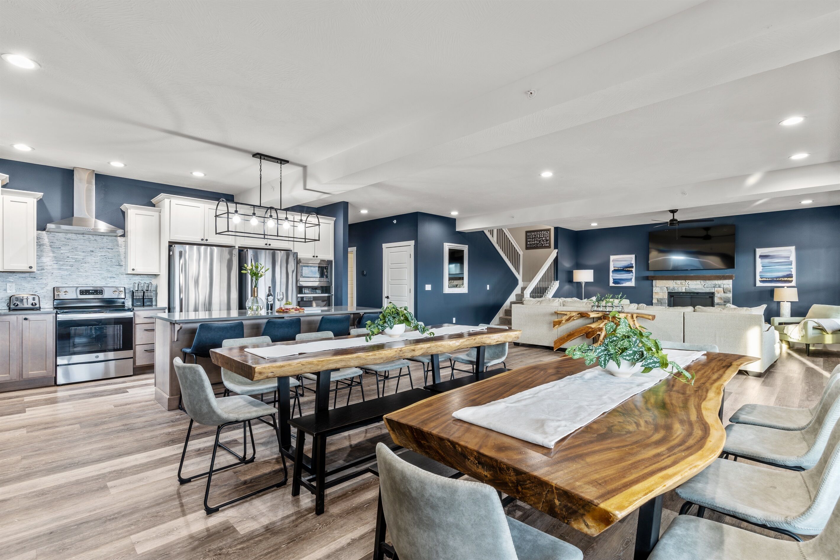 Luxury Lakeviews/Pets|Hot Tub|ADA |🔥 Pit| Pool|Large Groups up to 30