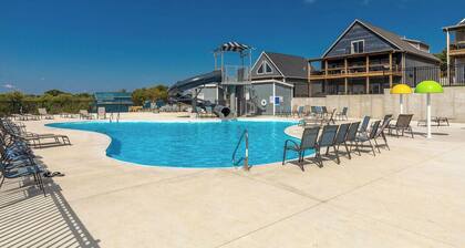 PROMO 10% OFF Indoor - Outdoor Pools! Lux Lake Views! Fire Pit/Hot Tub!