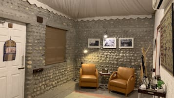 In-room safe, desk, bed sheets