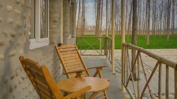 In-room safe, desk, bed sheets