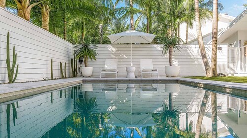 The Chalet - designer 3 BR retreat with pool