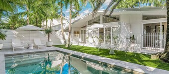 The Chalet - designer 3 BR retreat with pool