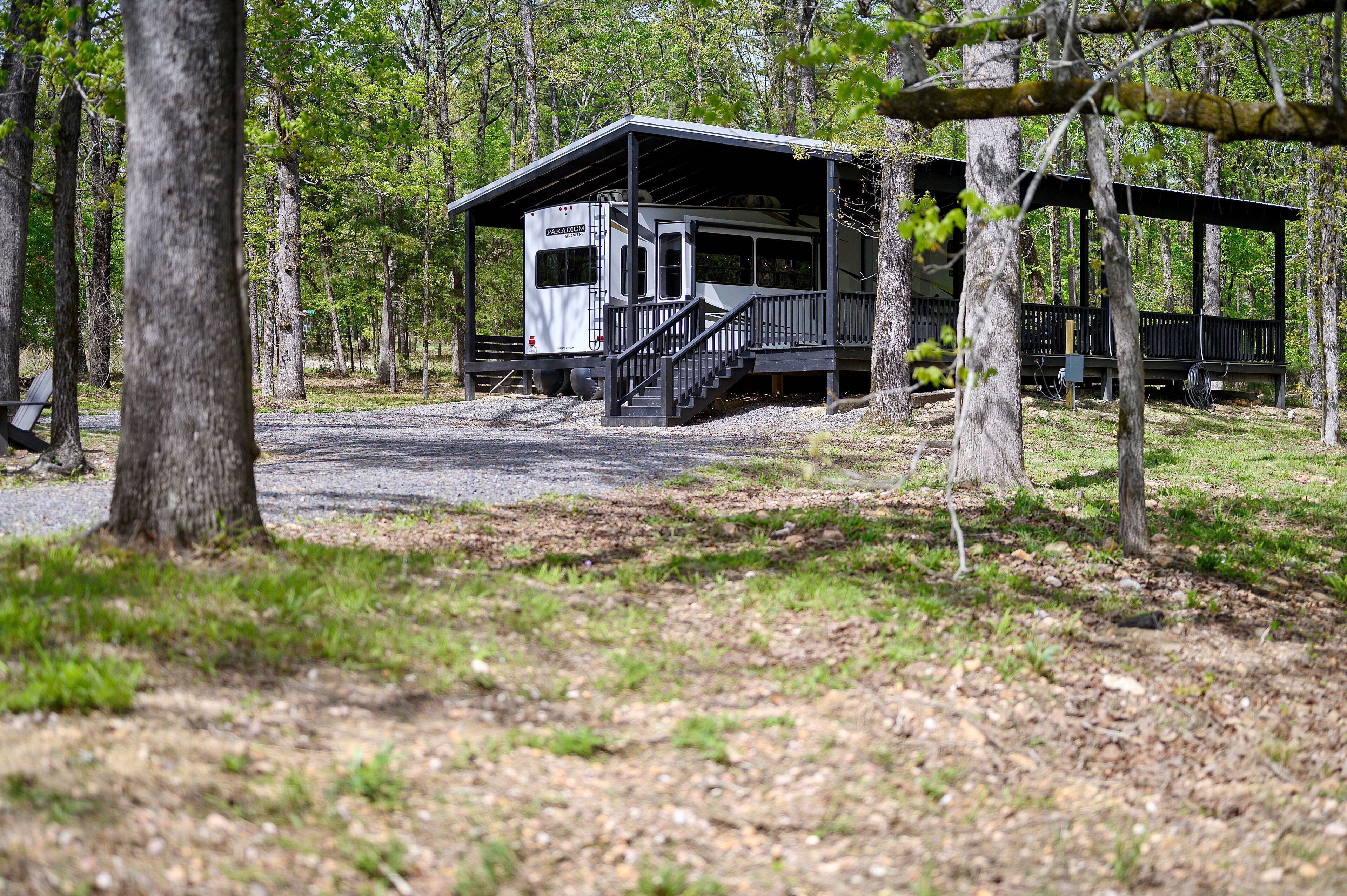 Luxury Camper- Off campsite- private deck w/Hot Tub