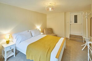 1 bedroom, premium bedding, iron/ironing board, WiFi
