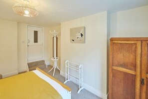 1 bedroom, premium bedding, iron/ironing board, WiFi - Host & Stay | The Garden Flat (Scarborough)