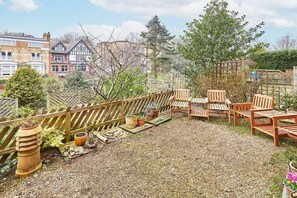 Property grounds - Host & Stay | The Garden Flat (Scarborough)