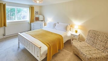 1 bedroom, premium bedding, iron/ironing board, WiFi