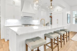 Fridge, microwave, oven, stovetop - Low Key Cottage - 4 Adult Bikes! Watercolor Beach Club! Low-Speed Vehicle! (Santa Rosa Beach)